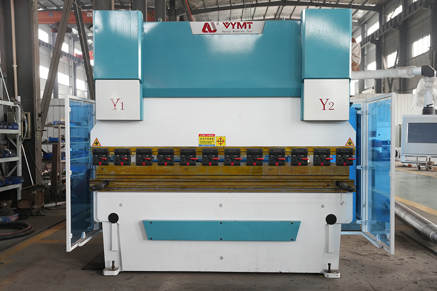 Jaka jest rola systemu hydraulicznego wskaźnika hydraulicznego CNC i jak poprawia powtarzalność cięcia?